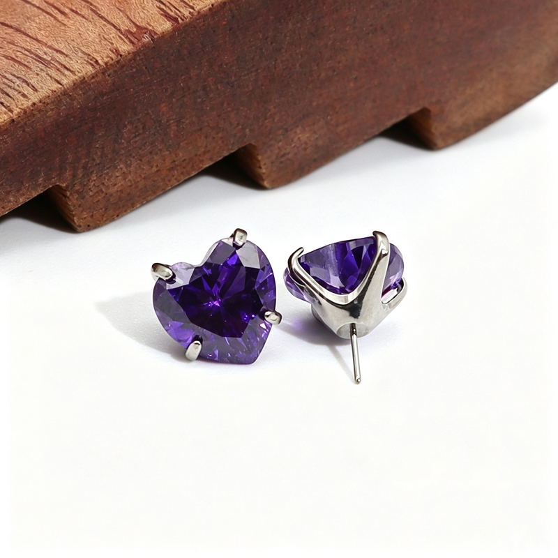 F136 Titanium Lip Piercing With Heart-Shaped Zirconia Stud For Ear Cartilage