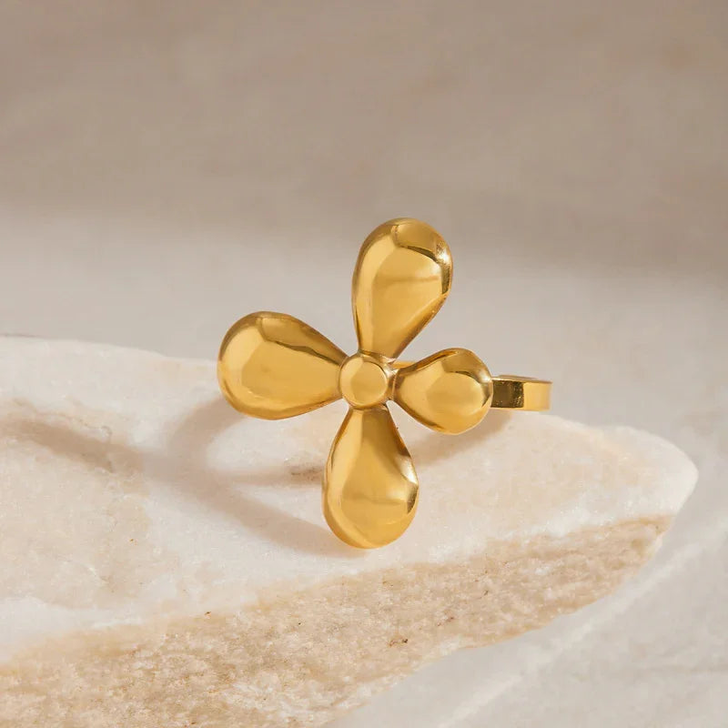 engagement ring finger for women