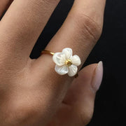 wedding ring that looks like a flower