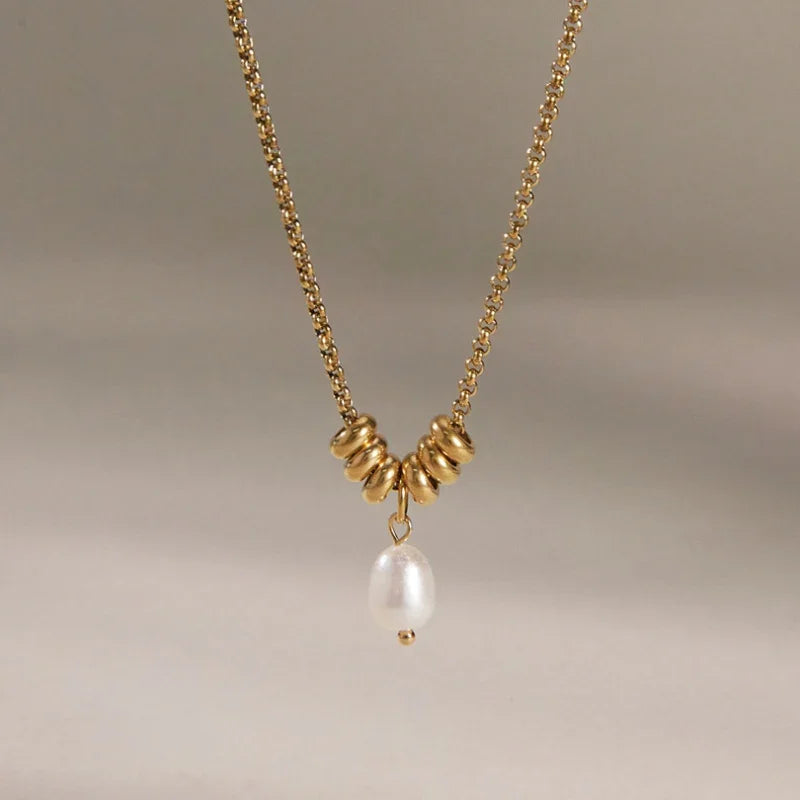 white pearl gold necklace