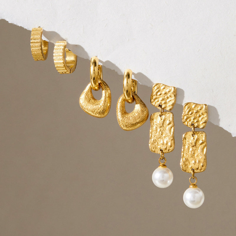 womans earrings