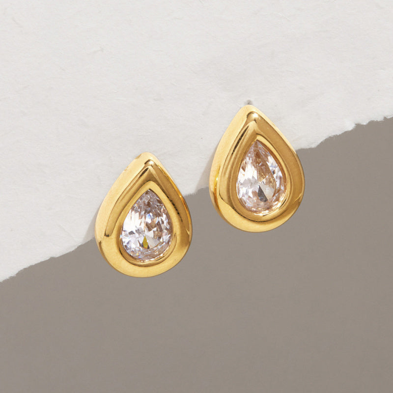 women diamond stud earrings