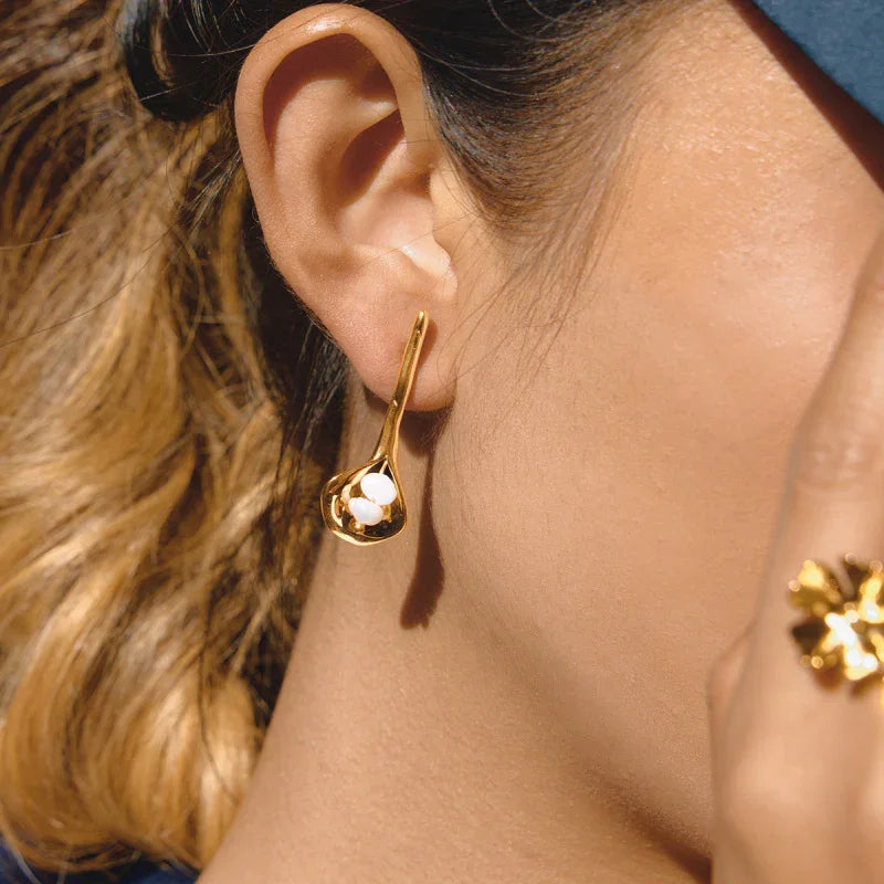 womens pearl earrings